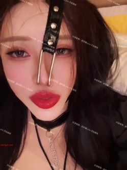 穷人女神金主母狗！巨乳绿茶婊【顾灵曦】私拍福利，吃屌车震道具自慰，被土豪无套射了满背 截图16