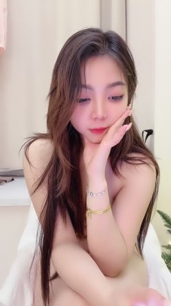裸舞女神罕见道具自慰，跳蛋塞逼里玩，边跳舞边被震，摇太阳笛子各种舞抖奶扭胯，难得一见的道具自慰全程露脸 截图3