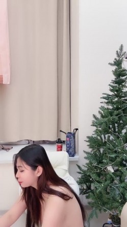 裸舞女神罕见道具自慰，跳蛋塞逼里玩，边跳舞边被震，摇太阳笛子各种舞抖奶扭胯，难得一见的道具自慰全程露脸 截图13