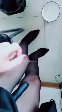 【漂亮女老师】川大24岁英语老师~上课大黑牛狂喷水~1举2得~！~学位证大胆亮出来，985就是厉害 截图12