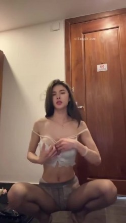 快手福利空姐女神【是邹琳吖是你的琳姐姐】脸穴同框性爱XO首次流出性爱啪啪 猛操 吃鸡巴 截图2