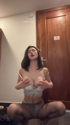 快手福利空姐女神【是邹琳吖是你的琳姐姐】脸穴同框性爱XO首次流出性爱啪啪 猛操 吃鸡巴 截图3