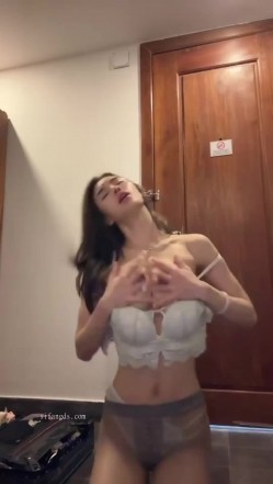 快手福利空姐女神【是邹琳吖是你的琳姐姐】脸穴同框性爱XO首次流出性爱啪啪 猛操 吃鸡巴 截图5