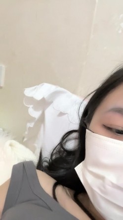 气质型极品美女！大姨妈还没走完！很想要跳蛋自慰，撩衣服震动奶头，多毛骚逼震穴，翘起屁股特写 截图8
