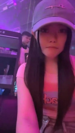 酒店女神，醉生梦死的每一天，羡煞众人，【03年安琪拉表妹】，夜店狂欢，喝醉都吐了，酒店啪啪 截图4