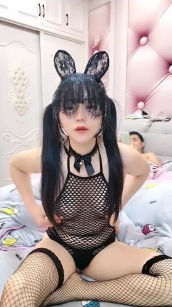 变态骚母狗~20小时~【一线天莹莹】口爆内射~喷水！纯种母狗，好鸡儿变态~！ 截图1