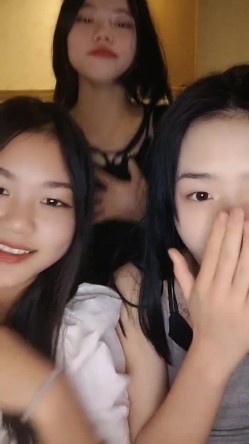 七彩女神『18岁梦涵』午夜激情群P狂嗨 狂射两次交功课 熟悉的内射 高清源码无水印 截图1