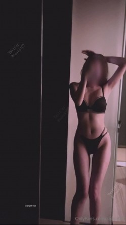香港人妻【Sexcat07】最新订阅 付费原创粤语PPV剧情AV，真实按摩店色诱男技师，醉酒和陌生人做爱，约单男3P 截图3