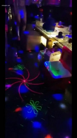 【KTV里那些事】小姐姐们各种玩 (暗黑KTV) 真空露点裸体陪玩，美女们激情四射，淫欲盛典 截图12
