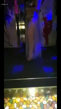 【KTV里那些事】小姐姐们各种玩 (暗黑KTV) 真空露点裸体陪玩，美女们激情四射，淫欲盛典 截图15