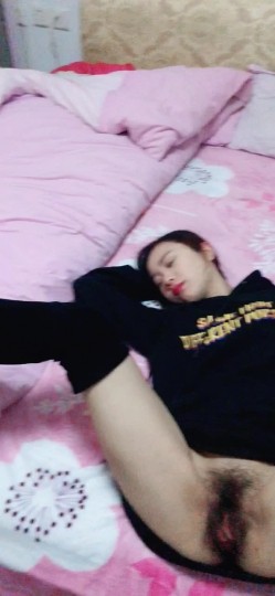 轻熟女更有味道，是个男人都想操！今天晚上肏到少妇下面逼逼红肿，还想艹，可怜哦，只能用嘴巴了，小嘴也很会来活儿！ 截图8