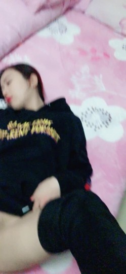 轻熟女更有味道，是个男人都想操！今天晚上肏到少妇下面逼逼红肿，还想艹，可怜哦，只能用嘴巴了，小嘴也很会来活儿！ 截图9