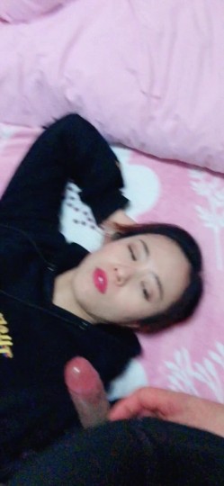 轻熟女更有味道，是个男人都想操！今天晚上肏到少妇下面逼逼红肿，还想艹，可怜哦，只能用嘴巴了，小嘴也很会来活儿！ 截图11