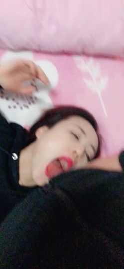 轻熟女更有味道，是个男人都想操！今天晚上肏到少妇下面逼逼红肿，还想艹，可怜哦，只能用嘴巴了，小嘴也很会来活儿！ 截图14