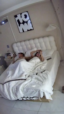 酒店偷拍 有点混血的丸子头气质新疆少妇主动褪去衣物上位骑乘男炮友 截图7