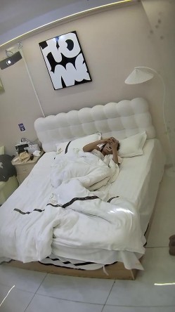 酒店偷拍 有点混血的丸子头气质新疆少妇主动褪去衣物上位骑乘男炮友 截图10