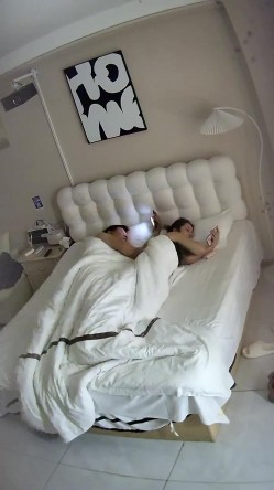 酒店偷拍 有点混血的丸子头气质新疆少妇主动褪去衣物上位骑乘男炮友 截图14