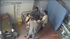 稀有黑客破解医院妇产科监控摄像头完美正面角度高清偷拍几个孕妇 最美年轻孕妇 阴蒂清晰可见 截图12