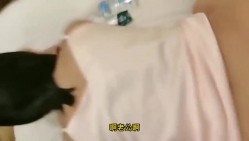 骚妻自嗨模式主动给闺蜜打电话，要一起过来榨干老公，这谁忍得了，老公操得骚妻当场淫叫给闺蜜听 。 截图12