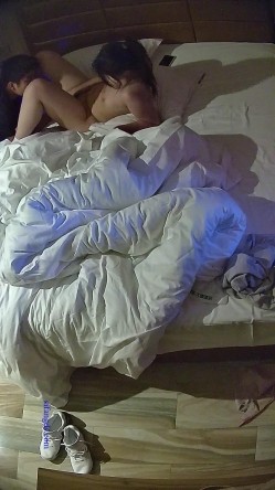 大学城附近酒店近视角偷拍 学生情侣假期炮大屁股白袜学妹能满足男友所有体位给男友鸡巴拍照留念 截图10