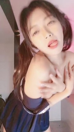 最新极品身材性感美少女【白羊座】露脸私拍裸舞身材爆炸各种热门BGM情趣搔首弄姿抖奶顶胯电臀 截图7