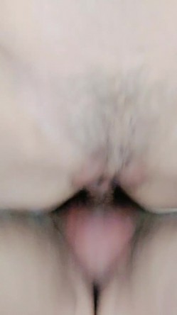 眼镜妹子过了年还是一样的套路，侧入无套啪啪打桩式玩法女上位做爱蹲下深喉口爆一嘴 截图9
