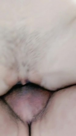 眼镜妹子过了年还是一样的套路，侧入无套啪啪打桩式玩法女上位做爱蹲下深喉口爆一嘴 截图10