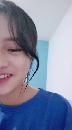 颜值不错的蝴蝶逼小骚妹，跟小哥激情啪啪口交大鸡巴白丝情趣，让小哥后入揉奶抽插，表情好骚干完洗澡诱惑 截图16