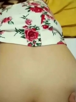 美容会所穿花裙子的熟女阿姨，关上门悄熘熘地脱下内裤，话都不敢说大声，指挥阿姨卖弄风骚！ 截图14