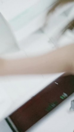 美少女小七-：我下面被干出血来了️️好奇的宝宝们，厕所尿尿特写，姨妈血是怎么流出来的！ 截图12