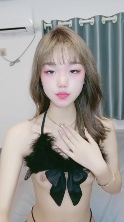 美少女小七-：我下面被干出血来了️️好奇的宝宝们，厕所尿尿特写，姨妈血是怎么流出来的！ 截图13