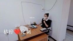 推特【桔梓】露出博主，户内外露出自慰学母狗撒尿，小区公园商场，颜值还不错，身材好胆子大 截图1