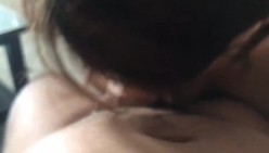 隔壁的邻居阿姨过来偷食小伙子的鸡巴，舔得津津有味！！ 截图16