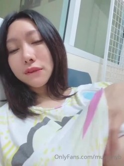 【你的淫荡姨妈】泰国轻熟人妻型巨乳网黄御姐「Muaymyb」露脸大尺度私拍 风骚露出男女通吃多穴满足 截图4