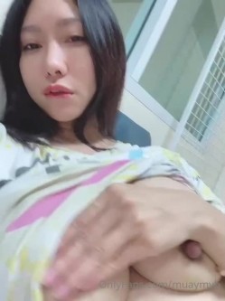 【你的淫荡姨妈】泰国轻熟人妻型巨乳网黄御姐「Muaymyb」露脸大尺度私拍 风骚露出男女通吃多穴满足 截图14