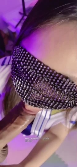 最新童颜巨乳91极品身材网红女神 一只小嘤嘤  空姐情趣诱惑爆乳挺翘蜜臀完美呈现 硕大肉棒爆射饱满白虎蜜桃穴 截图4