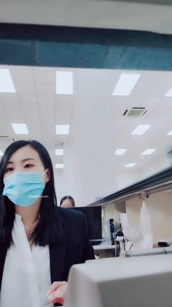 【丫头等你】出入境工作人员~上班逼塞跳蛋扣穴流白浆~！~-出入境工作人员~上班逼塞跳蛋.厕所开秀扣穴流白浆 截图5