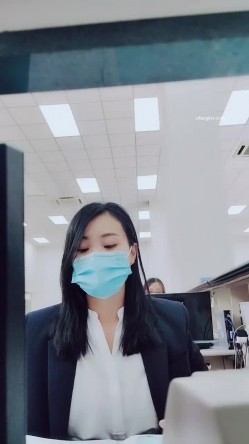 【丫头等你】出入境工作人员~上班逼塞跳蛋扣穴流白浆~！~-出入境工作人员~上班逼塞跳蛋.厕所开秀扣穴流白浆 截图7