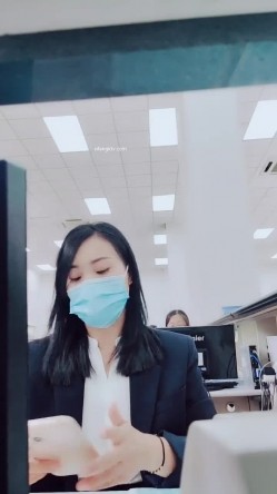 【丫头等你】出入境工作人员~上班逼塞跳蛋扣穴流白浆~！~-出入境工作人员~上班逼塞跳蛋.厕所开秀扣穴流白浆 截图9