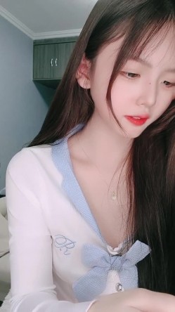 校花女神【小鱼塘】人间绝色 粉穴大长腿 热舞自慰潮吹 截图2