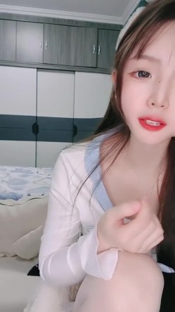 校花女神【小鱼塘】人间绝色 粉穴大长腿 热舞自慰潮吹 截图8