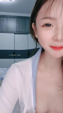 校花女神【小鱼塘】人间绝色 粉穴大长腿 热舞自慰潮吹 截图10