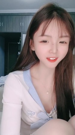校花女神【小鱼塘】人间绝色 粉穴大长腿 热舞自慰潮吹 截图11