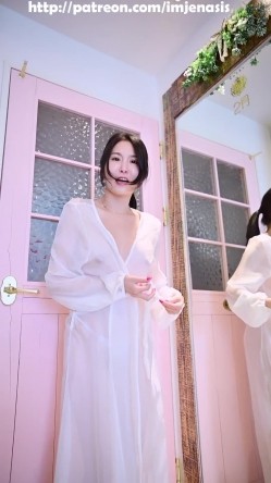 巅峰女神（jena）6月福利外景露出，气质装束美如画13V,大尺度福利唯美且满足尺度需求，跳舞，露出 截图6