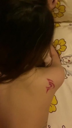 【网曝热门事件 震惊】超火爆吉林女孩岳欣玥最新性爱视频流出 黑鬼6P黑丝 皮鞭SM爆菊 日常全裸操 高清720P原版 截图1