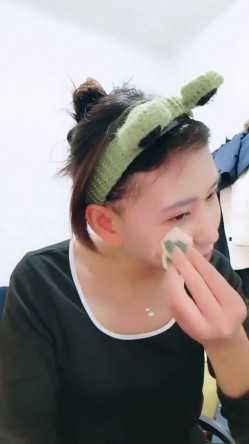 E02淫骚御姐【大啾啾】夜店酒吧沟搭干部 厕所无套轮干 情趣丝袜舔脚爆操玩3P 截图5