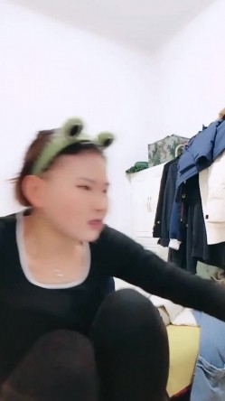 E02淫骚御姐【大啾啾】夜店酒吧沟搭干部 厕所无套轮干 情趣丝袜舔脚爆操玩3P 截图7
