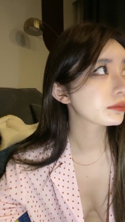 炸裂，神级颜值女神，神似杨幂，大美女【棉棉熊】快来舔我，舔我的阴蒂 截图2