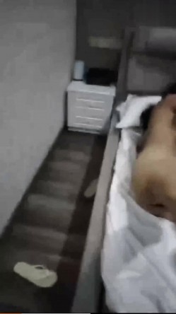 抓奸网爆事件 ️妻子光着身子还要护着情夫看来媳妇是找到真爱了 截图2