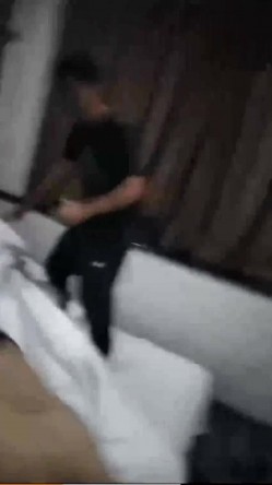 抓奸网爆事件 ️妻子光着身子还要护着情夫看来媳妇是找到真爱了 截图4